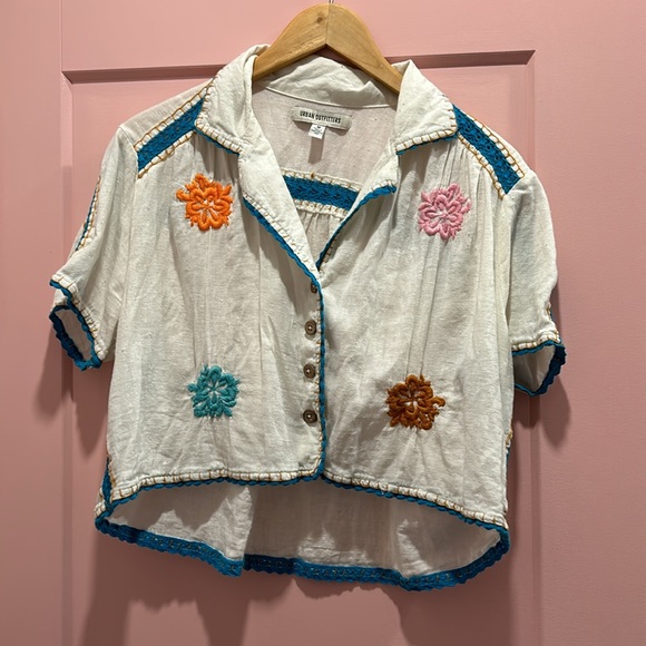 UO Rowan Embroidered Button Down - Picture 3 of 10